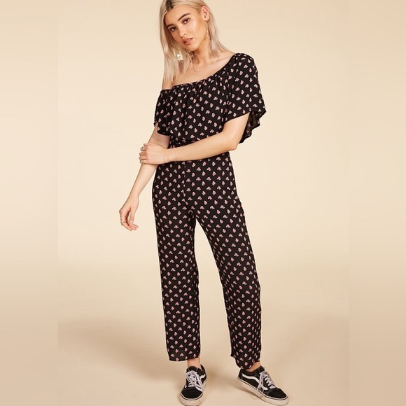Flynn Skye Ruffle Off shoulder Floral Jumpsuit Small Black - Picture 2 of 9